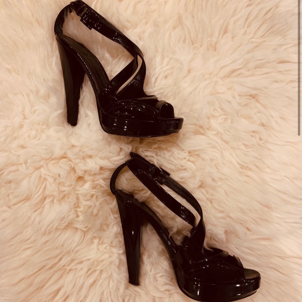 BURBERRY BLACK PATENT STYLISH LEATHER 5” HIGH HEEL WITH CUTOUTS - Picture 8 of 12